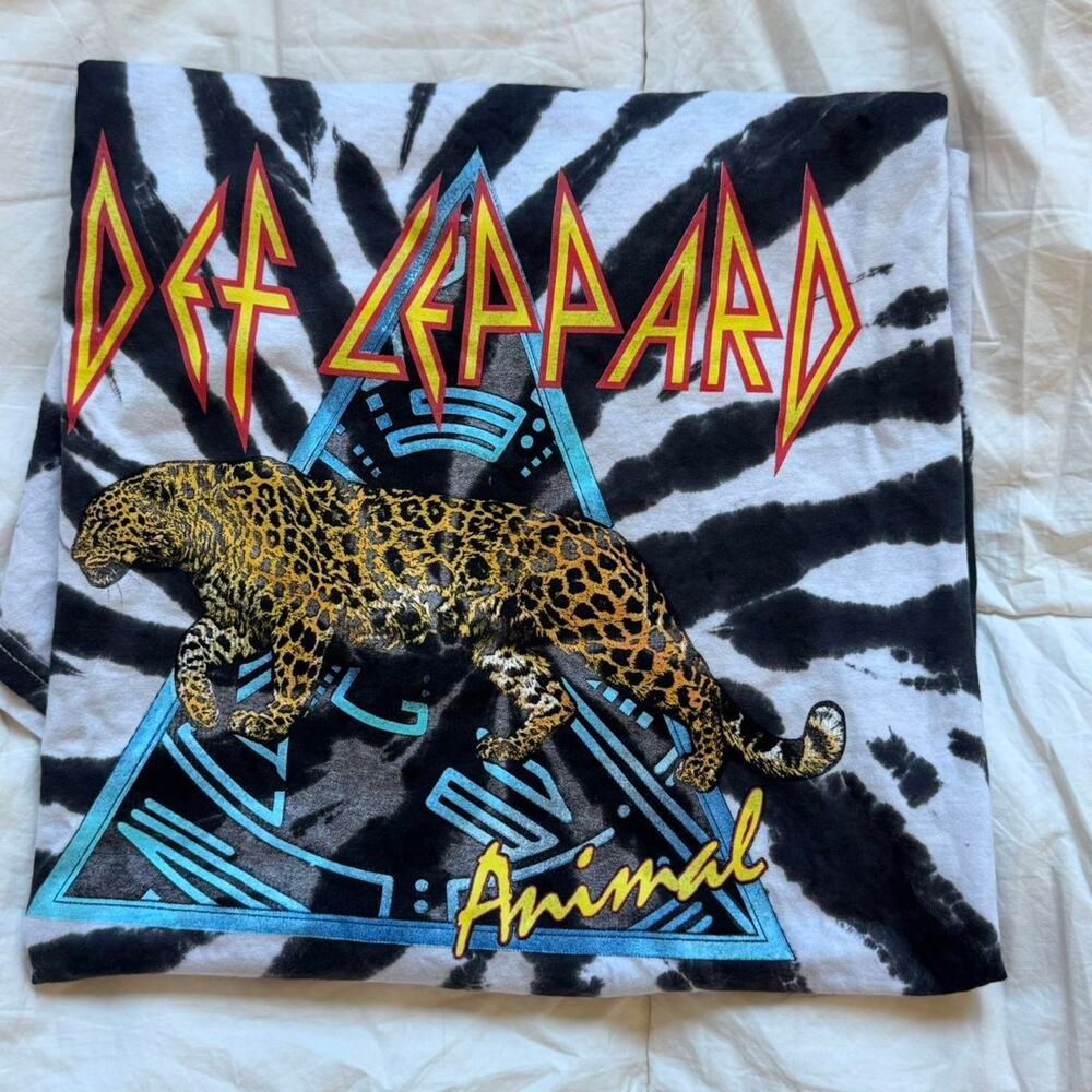 Def leopard graphic band tee XL black white tie dye casual grunge oversize